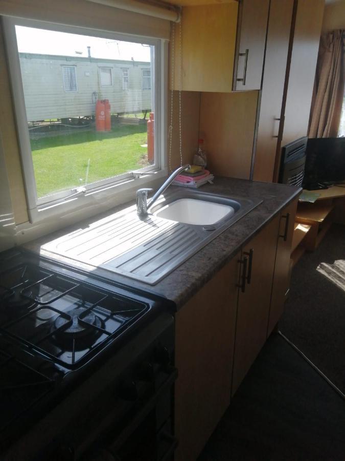 Adorable 2 Bedroom Caravan In كْلانكتون أون سي المظهر الخارجي الصورة