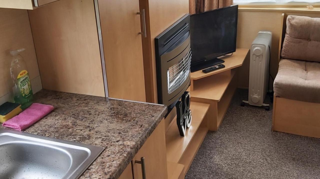 Adorable 2 Bedroom Caravan In كْلانكتون أون سي المظهر الخارجي الصورة