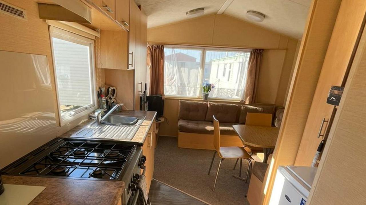 Adorable 2 Bedroom Caravan In كْلانكتون أون سي المظهر الخارجي الصورة