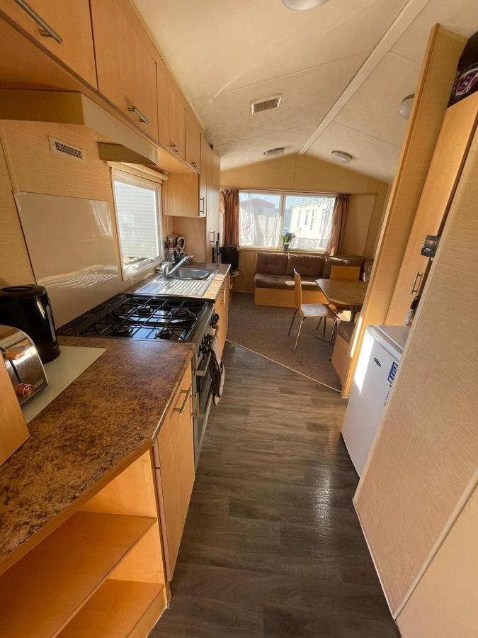Adorable 2 Bedroom Caravan In كْلانكتون أون سي المظهر الخارجي الصورة