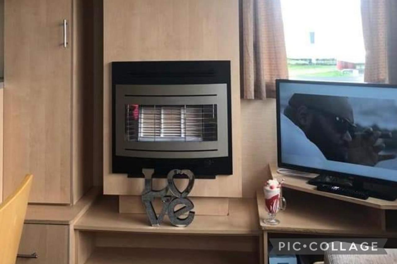 Adorable 2 Bedroom Caravan In كْلانكتون أون سي المظهر الخارجي الصورة